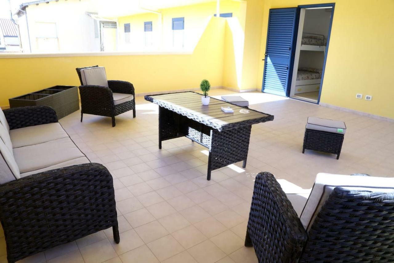 Апартаменти La Stella Di Montalbano Con Parcheggio Privato Пунта-Секка Екстер'єр фото